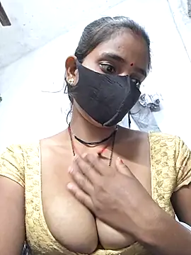 Snapshot of RAYI_Queen_3 chatting on 24, 11, 2025 RAYI Queen 3 online show from 24, 11, 2025