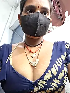 Snapshot of RAYI_Queen_3 chatting on 27, 11, 2025 RAYI Queen 3 online show from 27, 11, 2025