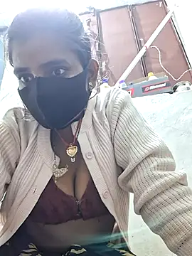 Snapshot of RAYI_Queen_3 chatting on 14, 12, 2025 RAYI Queen 3 online show from 14, 12, 2025