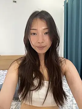 Snapshot of SkylerMoon chatting on 6, 4, 2026 SkylerMoon online show from 6, 4, 2026