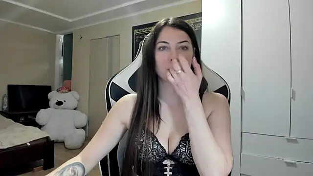 EmiLovsi online show from 27, 10, 2025