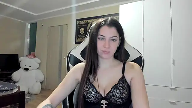 EmiLovsi online show from 16, 11, 2025