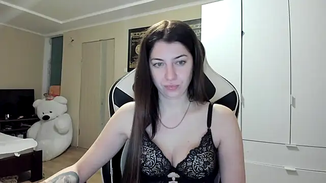 EmiLovsi online show from 14, 12, 2025