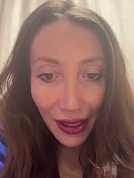 Snapshot of HellaryTourent chatting on 13, 1, 2026 HellaryTourent online show from 13, 1, 2026