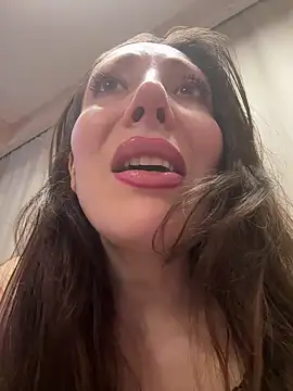 Snapshot of HellaryTourent chatting on 2, 2, 2026 HellaryTourent online show from 2, 2, 2026