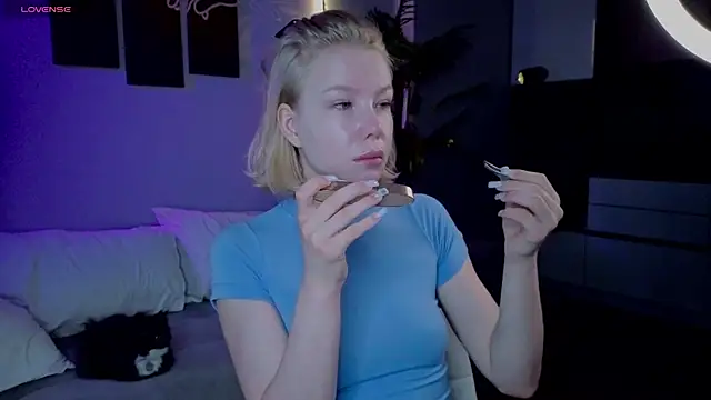 Snapshot of emilyshepar_d chatting on 8, 7, 2026 emilyshepar d online show from 8, 7, 2026