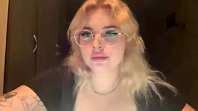 Snapshot of sunshinyflash chatting on 10, 11, 2025 sunshinyflash online show from 10, 11, 2025