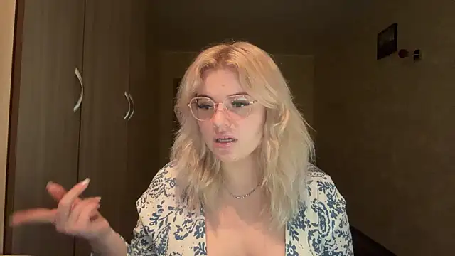 Snapshot of sunshinyflash chatting on 11, 11, 2025 sunshinyflash online show from 11, 11, 2025