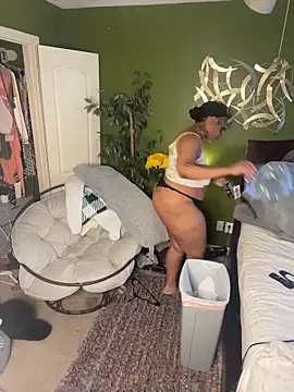 caramel  cremes online show from 11, 11, 2025