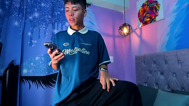 Snapshot of MaxiWildd chatting on 11, 2, 2026 MaxiWildd online show from 11, 2, 2026