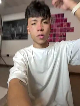 MaxiWildd online show from 9, 4, 2026