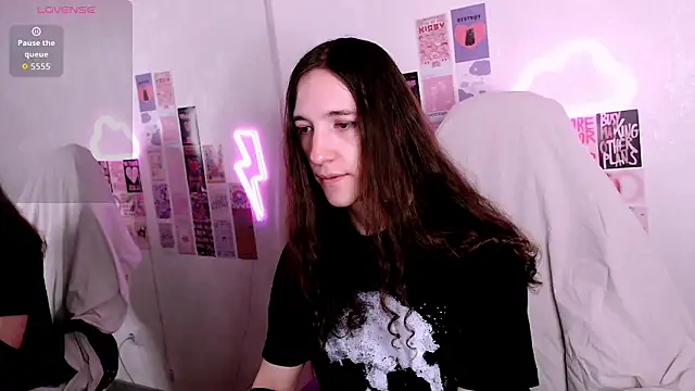 Snapshot of SilverMuse chatting on 4, 2, 2026 SilverMuse online show from 4, 2, 2026