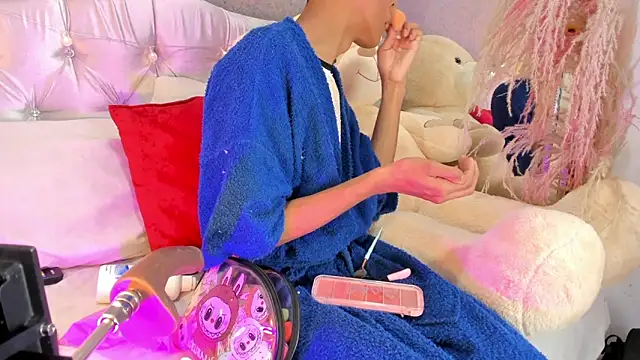 PrincePoppy online show from 6, 10, 2025