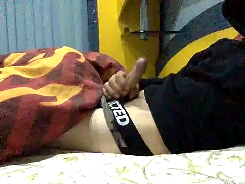 Snapshot of adiluci1 chatting on 30, 9, 2025 adiluci1 online show from 30, 9, 2025