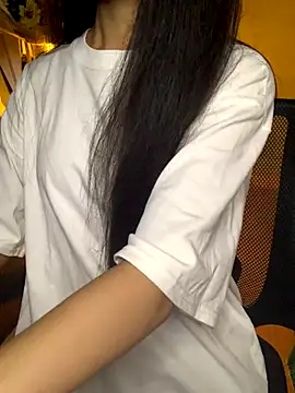 Snapshot of Nhinhi18 chatting on 8, 10, 2025 Nhinhi18 online show from 8, 10, 2025