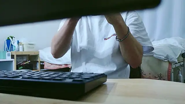 C-4bomb online show from 11, 3, 2026