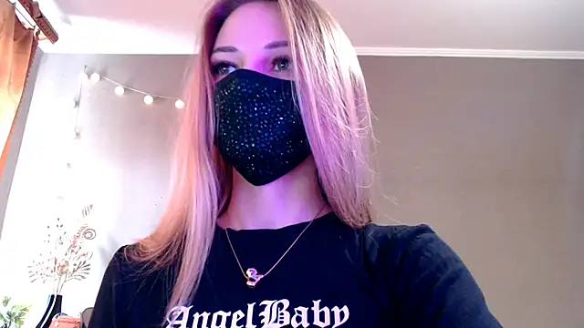 Snapshot of Iris_lave chatting on 24, 4, 2026 Iris lave online show from 24, 4, 2026