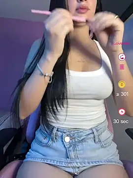 Snapshot of lucy_grey25 chatting on 18, 7, 2026 lucy grey25 online show from 18, 7, 2026