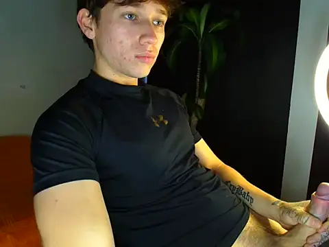 Snapshot of Logan_sixxer chatting on 8, 11, 2025 Logan sixxer online show from 8, 11, 2025