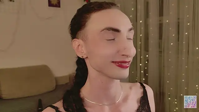 Queen of tease online show from 11, 4, 2026