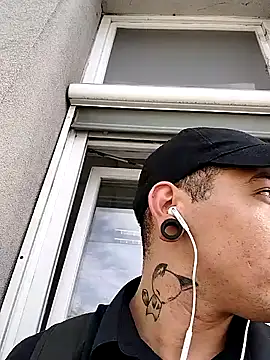 Snapshot of JuicyBigcock@xh chatting on 8, 10, 2025 JuicyBigcockxh online show from 8, 10, 2025