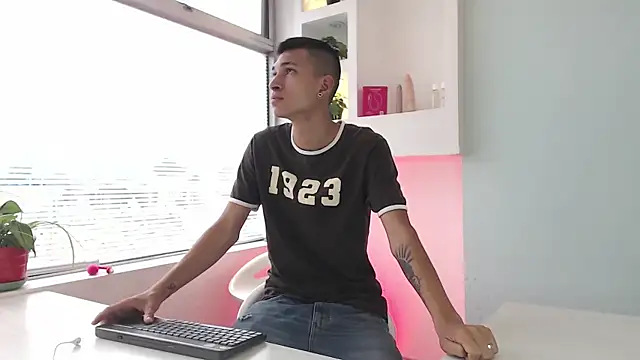 Snapshot of AmelieAndAce chatting on 19, 9, 2025 AmelieAndAce online show from 19, 9, 2025