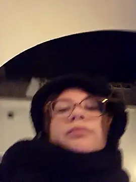 MaeNoir online show from 13, 10, 2025