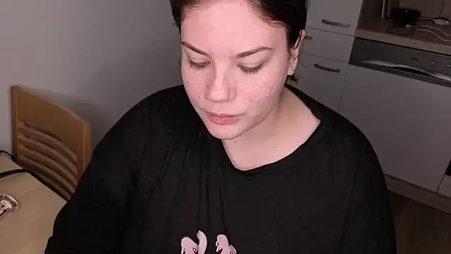 MaeNoir online show from 7, 11, 2025