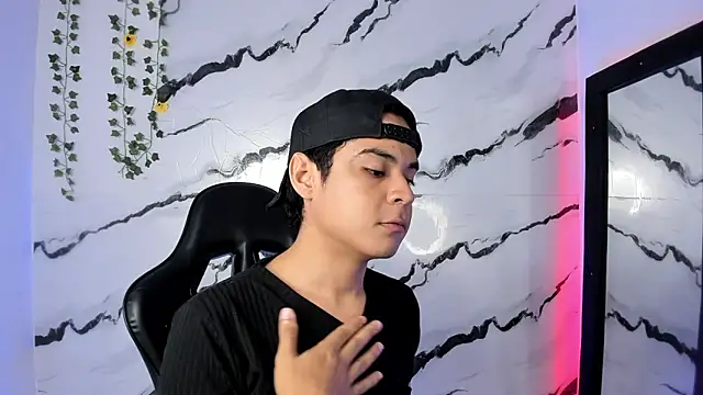 Snapshot of edy_play chatting on 4, 2, 2026 edy play online show from 4, 2, 2026