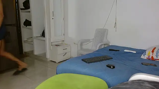 Snapshot of parislnxx chatting on 4, 10, 2025 parislnxx online show from 4, 10, 2025