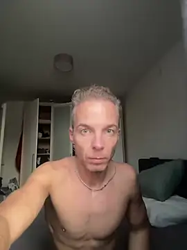 Snapshot of Dutchboy28nl chatting on 9, 7, 2026 Dutchboy28nl online show from 9, 7, 2026