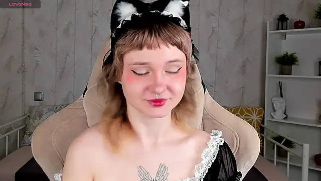 Tori Cutie online show from 15, 4, 2026