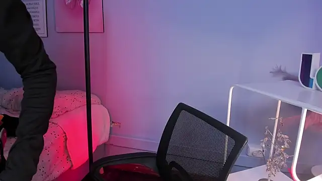 Snapshot of Hannahpage chatting on 2, 3, 2026 Hannahpage online show from 2, 3, 2026