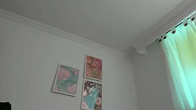 canelleGarces online show from 13, 4, 2026