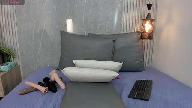 Lucia Guzman1 online show from 7, 11, 2025