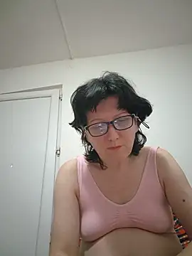 Snapshot of Vera_Elle chatting on 5, 4, 2026 Vera Elle online show from 5, 4, 2026