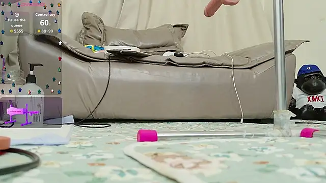 Snapshot of fox-yiyi chatting on 8, 4, 2026 fox-yiyi online show from 8, 4, 2026