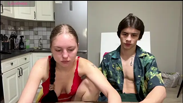 flowerscouple online show from 1, 3, 2026