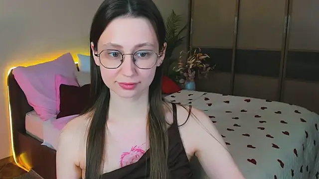 YourLovellyStory online show from 8, 4, 2026