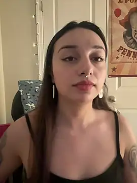 Snapshot of CharmingMaddie chatting on 5, 2, 2026 CharmingMaddie online show from 5, 2, 2026