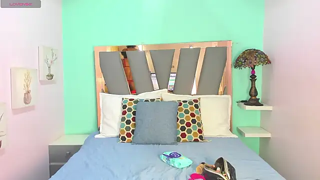 Snapshot of Violett_Salvatore chatting on 7, 2, 2026 Violett Salvatore online show from 7, 2, 2026