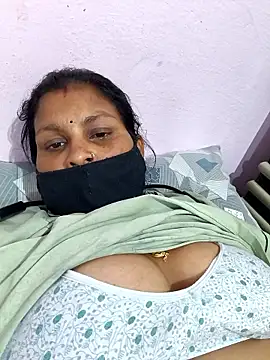 Snapshot of Love-pari077 chatting on 8, 4, 2026 Love-pari077 online show from 8, 4, 2026