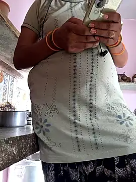 Snapshot of Love-pari077 chatting on 10, 6, 2026 Love-pari077 online show from 10, 6, 2026