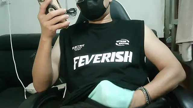 Snapshot of bigbb101011 chatting on 17, 12, 2025 bigbb101011 online show from 17, 12, 2025