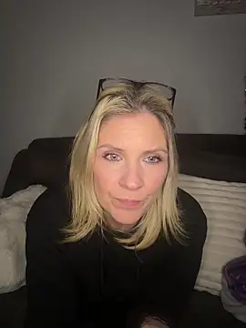 Lexi-Lux-X online show from 7, 1, 2026