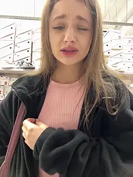 KittyQueeny online show from 14, 9, 2025