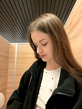 KittyQueeny online show from 15, 9, 2025