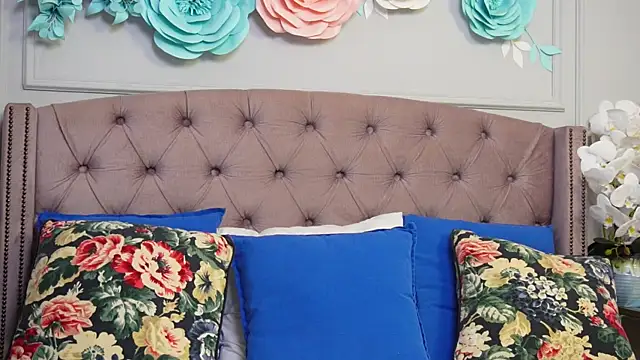 JenniferLovve online show from 17, 10, 2025