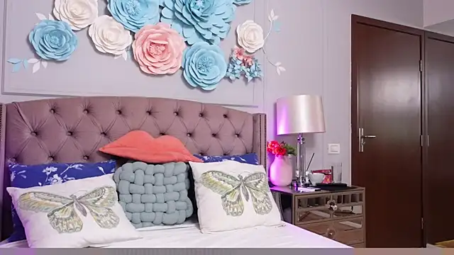 JenniferLovve online show from 30, 6, 2026