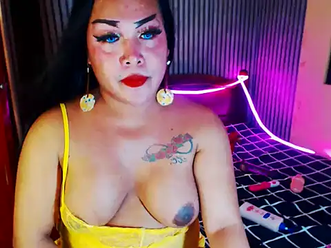 Snapshot of CumFactoryLuna chatting on 9, 5, 2026 CumFactoryLuna online show from 9, 5, 2026